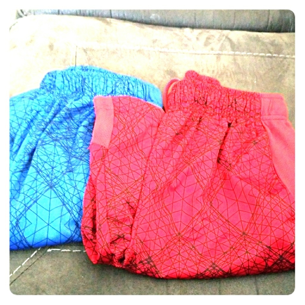 2 boys nike basketball shorts